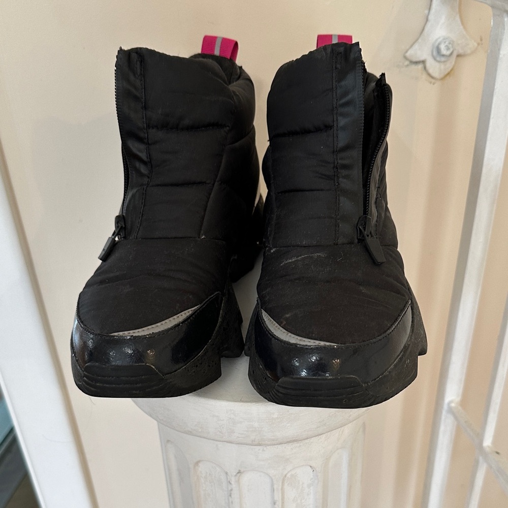 Sorel Black Quilted Boots with Pink Highlights